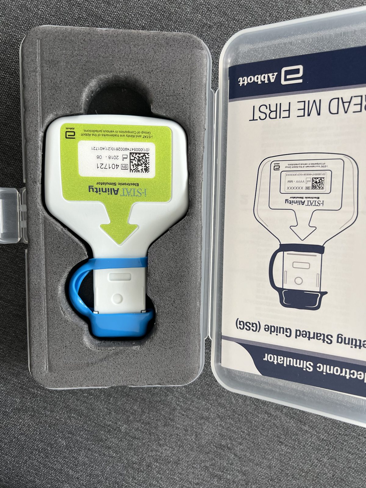 i-STAT Alinity electronic simulator in its case with getting started guide